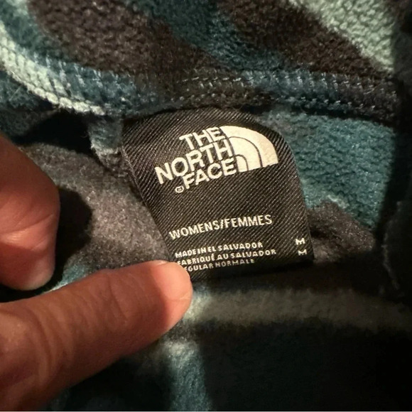 THE NORTH FACE WOMENS PULLOVER SWEATER TURTLE
NECK MEDIUM GREEN ANIMAL
PRINT - Picture 4 of 13